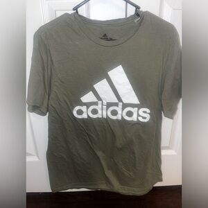 Adidas Women’s Size L tee in army green 🪖🐸